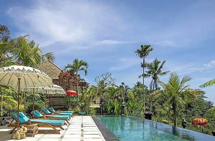 Lembah Damai Отель Taro